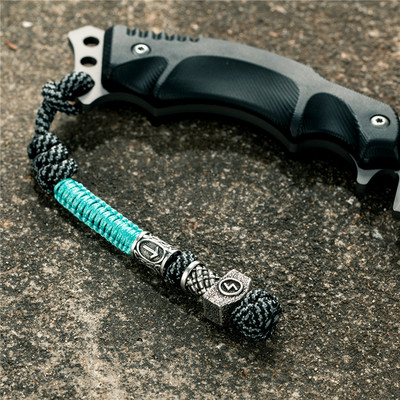 Retro Vikings Kulcstartó Kés Medál Férfi Női Autós Kulcstartó Fonott Paracord kötél Skandináv kalózok Rúna Amulett Kézzel Készített Ékszer Ajándék
