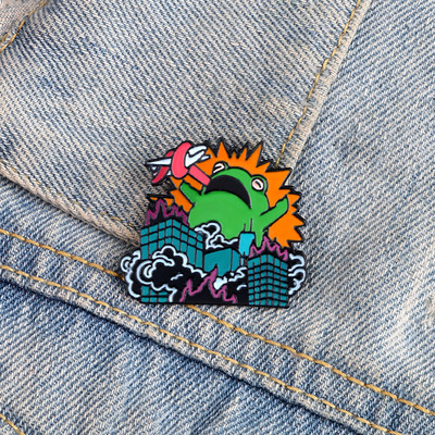 Ужас Жаба Брошка Новост Творчески Животни Емайлирани Игли Destroy City Denim Раница Значка Арт Ревер Игла Бижута Подарък за приятели