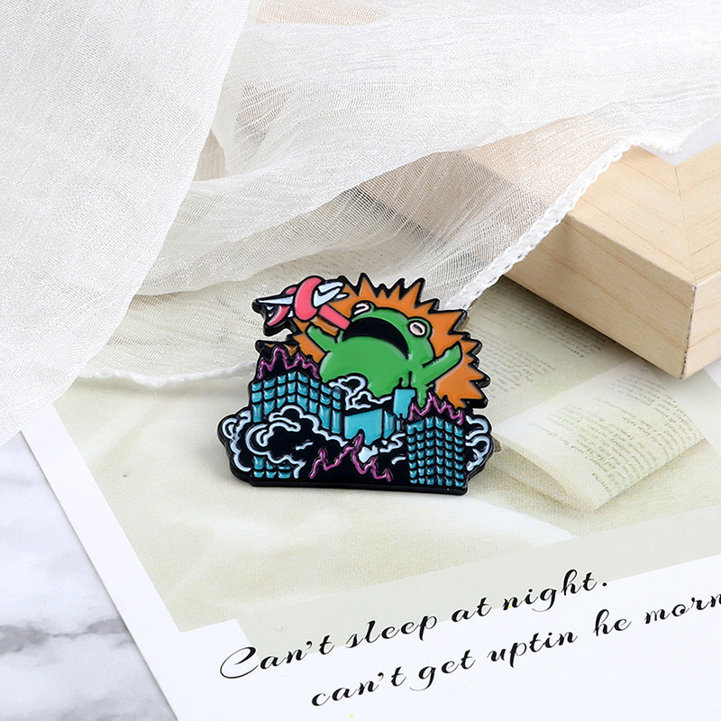 Broșă de groază Broască Noutate Animale creative Ace email Distruge orașul Denim Rucsac Insigna Artă Ace de rever Bijuterii Cadou pentru prieteni