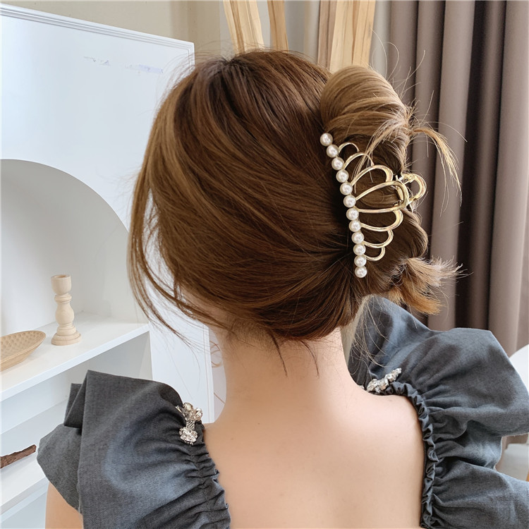 Korea Large Pearl Hair Claw Clip за жени Инструмент за дебела коса Butterfly Bowknot Gold Metal Geometric Hair Clamp Аксесоари