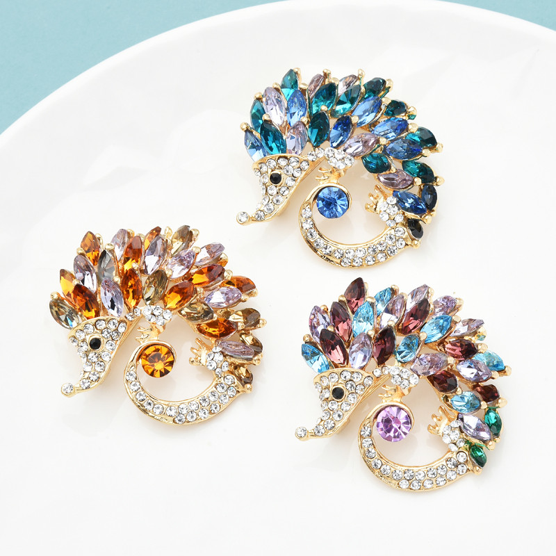 Wuli&baby Broșe cu arici drăguț din cristal strălucitor Ace de broșă cu animale adormite 3 culori pentru femei, cadou de bijuterii de Anul Nou