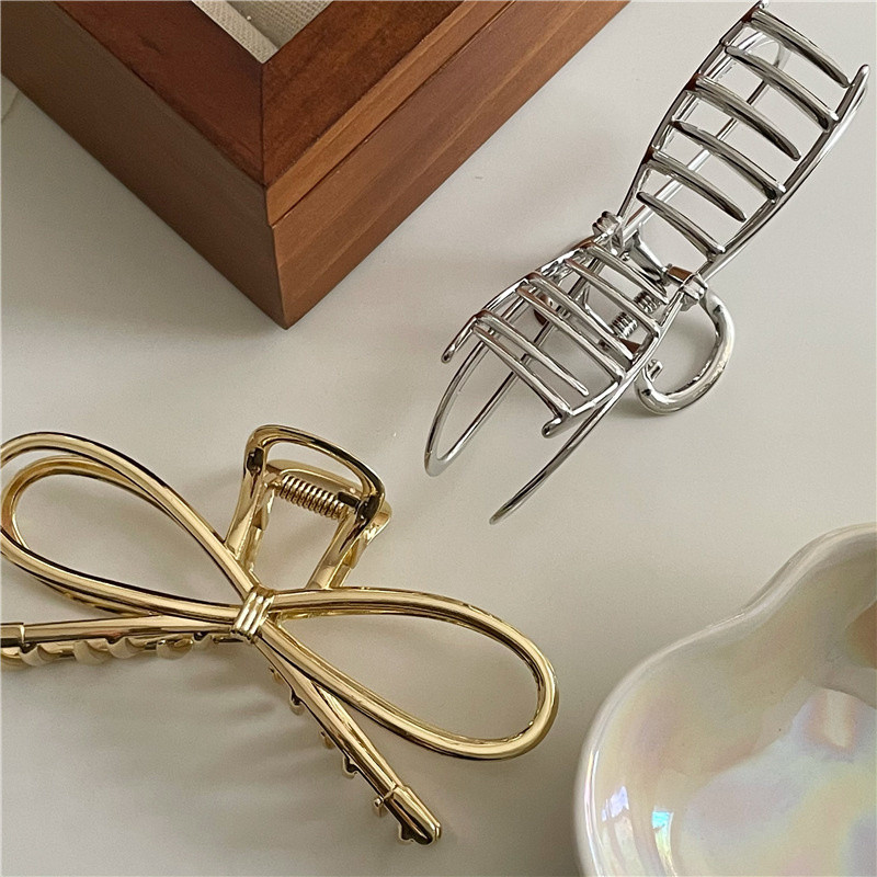 Big Bowknot Punk Metal Gold Silver Щипки за коса Мода Корея Cross Bow Crab Claw Clip Hairgrip Аксесоари за коса за жени Нови
