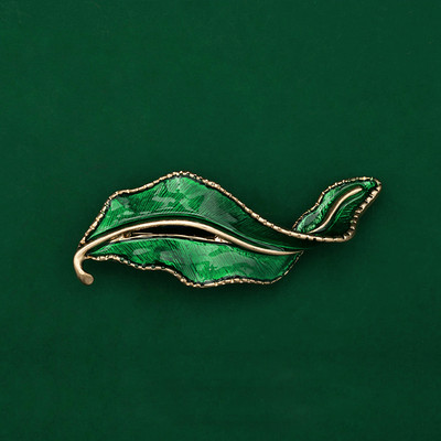 Модна модерна сплав емайлирана брошка с бели флорални листа Брошка с момина сълза Игла с високо качество на бижута за жени Катарама за шал