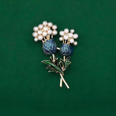 Модна модерна сплав емайлирана брошка с бели флорални листа Брошка с момина сълза Игла с високо качество на бижута за жени Катарама за шал