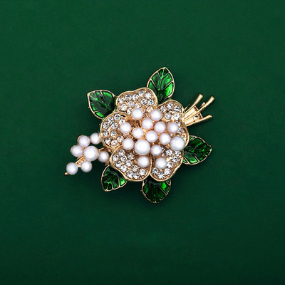 Модна модерна сплав емайлирана брошка с бели флорални листа Брошка с момина сълза Игла с високо качество на бижута за жени Катарама за шал