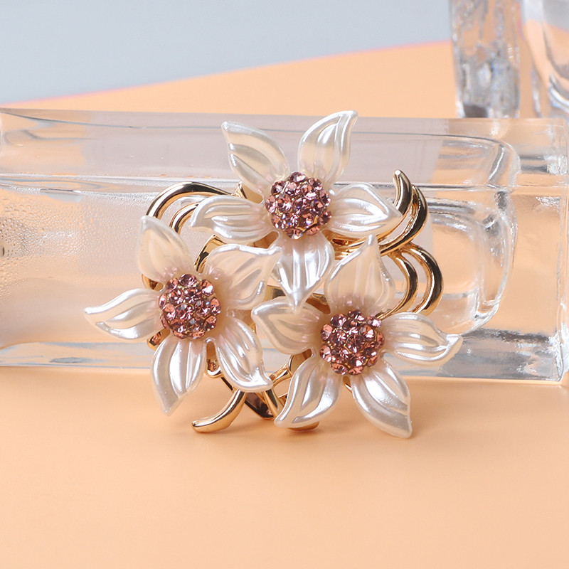 Värviline kivist pärjast lillepross Klassikaline trend naiste salli ehtenõel Imeilus lilleline pross