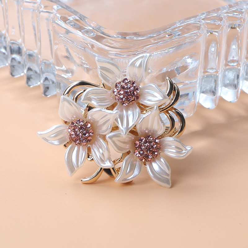 Värviline kivist pärjast lillepross Klassikaline trend naiste salli ehtenõel Imeilus lilleline pross