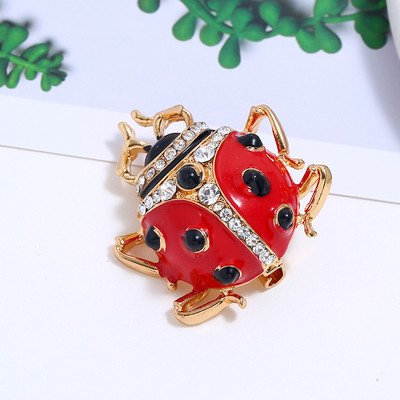 Eredeti személyre szabott Insect Animal bross női retro sokoldalú strassz bross bross kabát kardigán egyszerű kiegészítők
