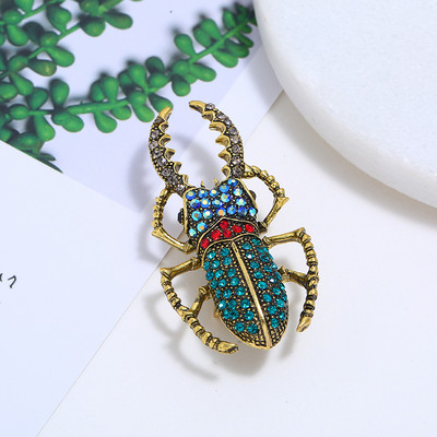 Eredeti személyre szabott Insect Animal bross női retro sokoldalú strassz bross bross kabát kardigán egyszerű kiegészítők
