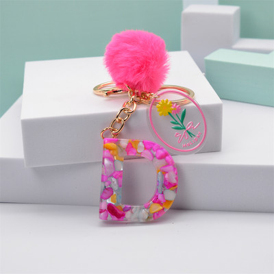 Breloc cu pompon roz, cu 26 de litere, breloc cu alfabet inițial din rășină roz, cu etichete delicate pentru femei, poșetă, geantă de mână pandantiv