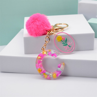 Breloc cu pompon roz, cu 26 de litere, breloc cu alfabet inițial din rășină roz, cu etichete delicate pentru femei, poșetă, geantă de mână pandantiv