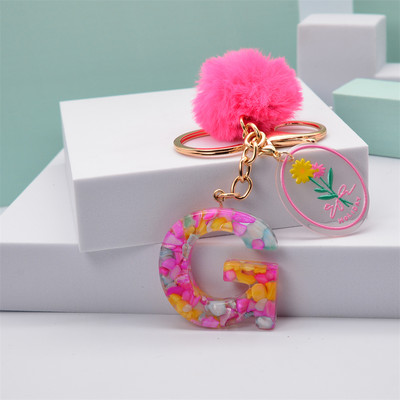 Breloc cu pompon roz, cu 26 de litere, breloc cu alfabet inițial din rășină roz, cu etichete delicate pentru femei, poșetă, geantă de mână pandantiv