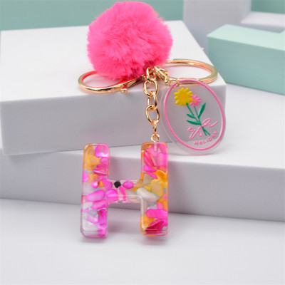 Breloc cu pompon roz, cu 26 de litere, breloc cu alfabet inițial din rășină roz, cu etichete delicate pentru femei, poșetă, geantă de mână pandantiv