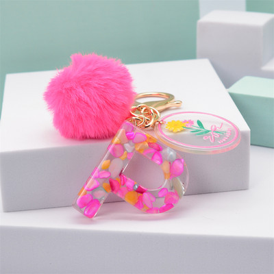 Breloc cu pompon roz, cu 26 de litere, breloc cu alfabet inițial din rășină roz, cu etichete delicate pentru femei, poșetă, geantă de mână pandantiv