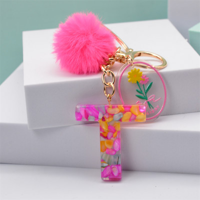 Breloc cu pompon roz, cu 26 de litere, breloc cu alfabet inițial din rășină roz, cu etichete delicate pentru femei, poșetă, geantă de mână pandantiv