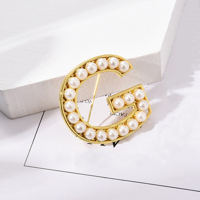 Broșe creative cu litere engleză din perle de imitație pentru femei, ace emailate, insigne, bijuterii, cadouri pentru Anul Nou Prieteni значки