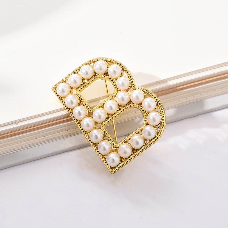 Broșe creative cu litere engleză din perle de imitație pentru femei, ace emailate, insigne, bijuterii, cadouri pentru Anul Nou Prieteni значки