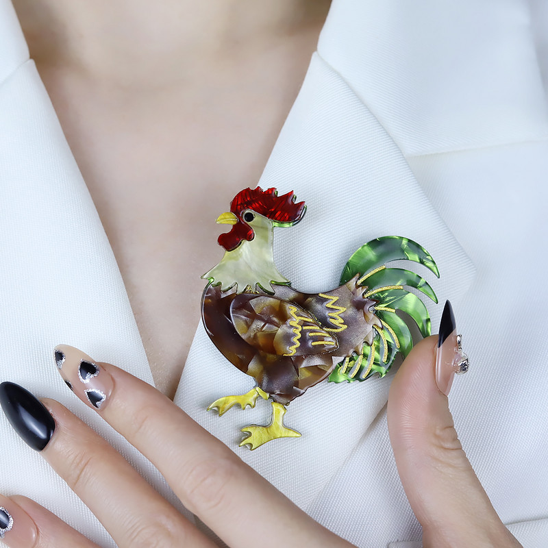 Prilagođeni ručno izrađeni živopisni arcilni broševi pijetla s velikim repom za žene Dizajnerski uniseks uredski broševi za pileće zabave Pokloni