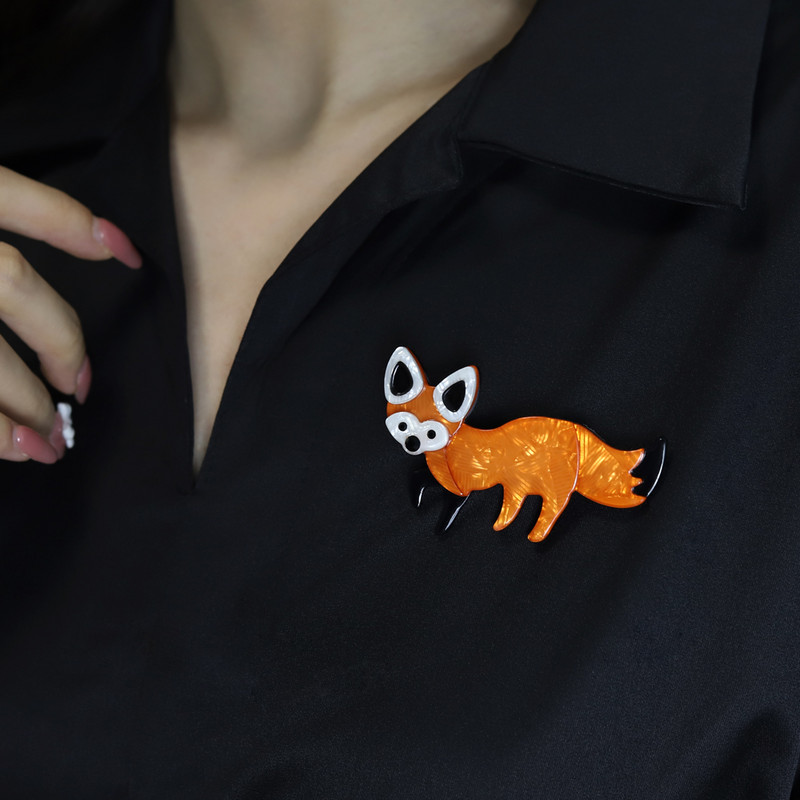 Vulpe de desene animate Broșe Animale Ace Bijuterii acrilice Femei Fete Accesorii de bijuterii Palton Cardigane Ornamente de decorare Comerț cu ridicata
