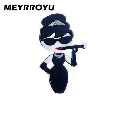 MEYRROYU európai amerikai stílusú női bross Híres színésznő formájú cigarettapipa brossok Vintage stílusú lány ékszerek