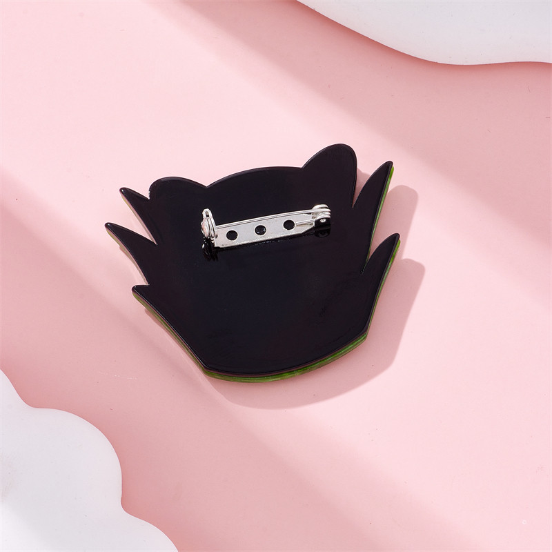 MEYRROYU Zelená tráva Panter brošňa pre ženy akrylový materiál očarujúci jednoduchý moderný dizajn kreslené zvieracie doplnky na narodeniny