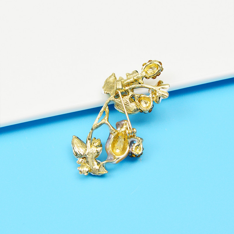 CINDY XIANG Broșe de zmeură de cules de veverițe pentru femei, ace de animale amuzante, drăguțe, design de modă, accesorii de flori noi, cadou