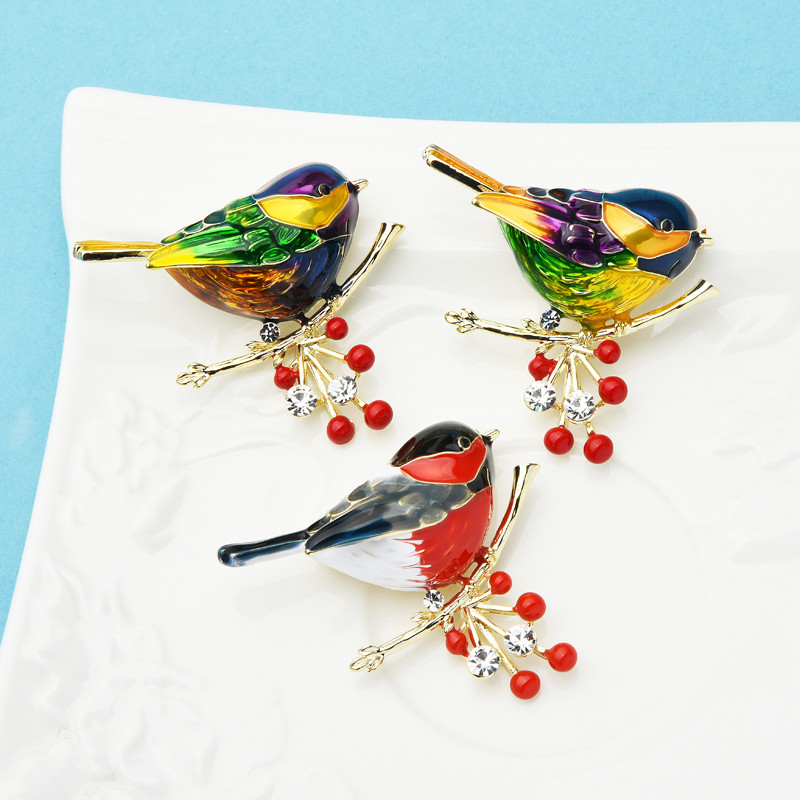 Wuli&baby 2021 Multicolor Bird Bross Pins Minőségi Zománc Ainmal Brossok Szilveszter tervezői ékszer ajándék Pyrrhula pyrrhula