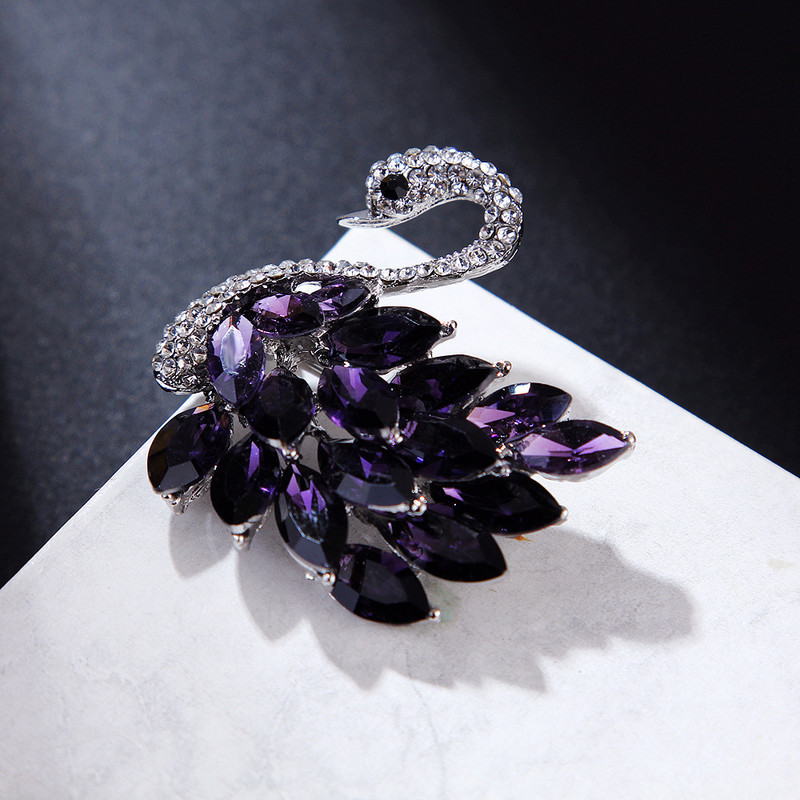 Broš u obliku labuda za žene ili djevojčice Ljubičasti kristalni broš Visokokvalitetni broš u obliku ptice labuda Ženski broš u obliku igle Blagdanski darovi Modni nakit