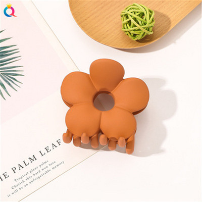 Bomboane simple, flori colorate, ac de păr, clemă pentru coadă de cal pentru dama