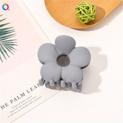 Bomboane simple, flori colorate, ac de păr, clemă pentru coadă de cal pentru dama