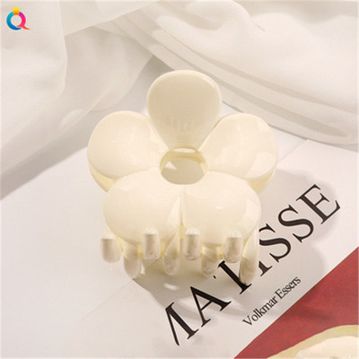 Bomboane simple, flori colorate, ac de păr, clemă pentru coadă de cal pentru dama