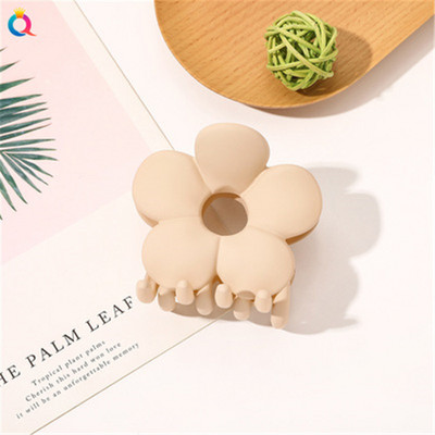 Bomboane simple, flori colorate, ac de păr, clemă pentru coadă de cal pentru dama