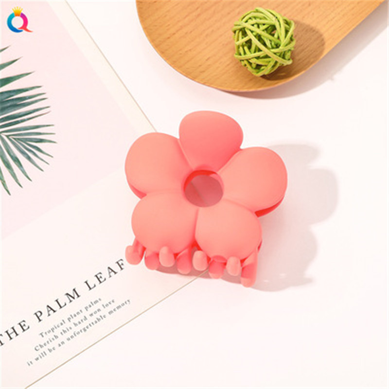 Bomboane simple, flori colorate, ac de păr, clemă pentru coadă de cal pentru dama