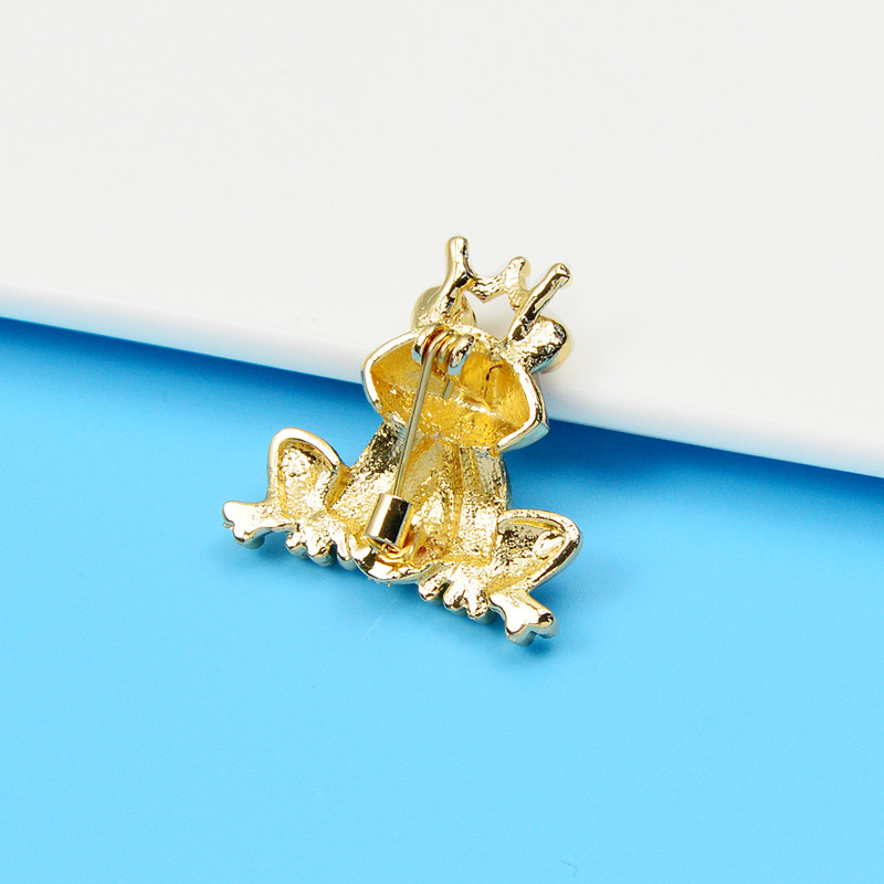 CINDY XIANG Gražios emalio dėvimos vainikinės varlės sagės moterims ir vyrams, 2 spalvų gyvūnų segtukas Galimi mieli maži aksesuarai