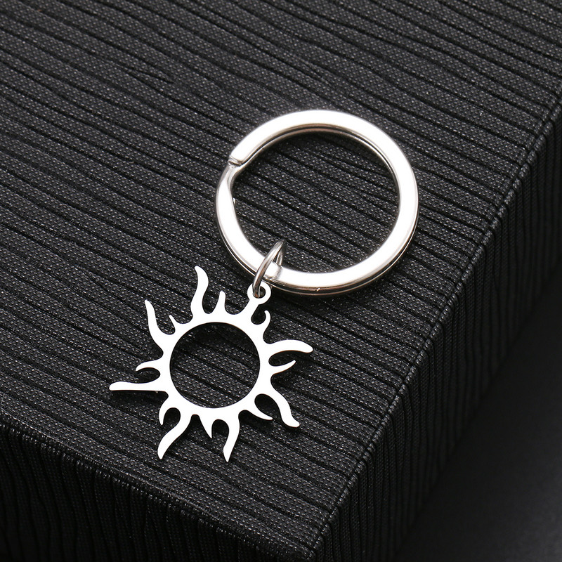 Breloc din oțel inoxidabil Harta lumii frunze de arțar cruce gotică amuletă culoare argintie breloc pentru chei de mașină pentru femei bărbați bijuterii cadouri