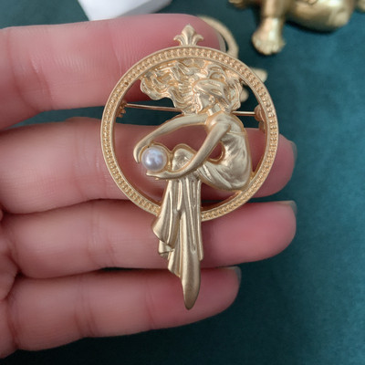 FFLACELL 2020 NEW Γυναικεία Μόδα Ματ Μεταλλικό Πορτρέτο Καρφίτσες Προσώπου Χρυσό Χρώμα Αφηρημένο Πορτρέτο Δώρα Κοσμήματα για πάρτι καρφίτσα