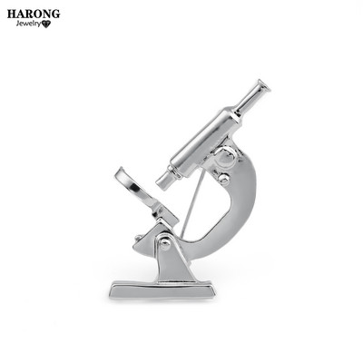 Klasikinio mikroskopo atvarto sagės smeigtukai Medicininės įrangos metalinis emalio smeigtukas slaugytojui daktarui studentui kasdienių papuošalų kuprinės sagė