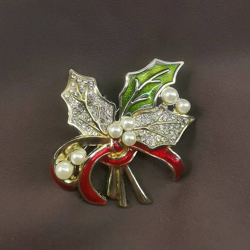 Új, kézzel készített zománcozott karácsonyi ünnepi ajándék Qrnaments Holly Leaf Pearl bross