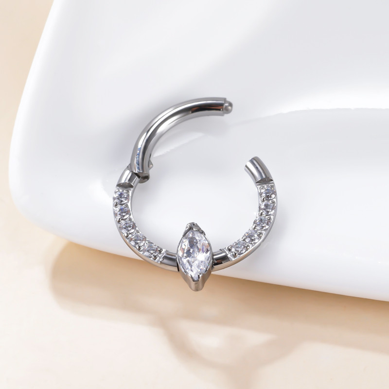 G23 Titanium Side CZ Pave Side Marquise Stone Center Csuklós szegmens karikagyűrűk Orrgyűrű Clicker Labret Ear Tragus Piercing
