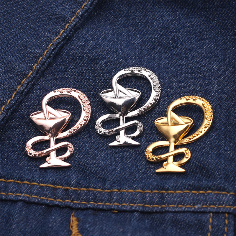 Noua cupă de șarpe email broșă doctor asistentă pin bărbați femei jachete denim guler insignă pin buton broșe accesorii geanți