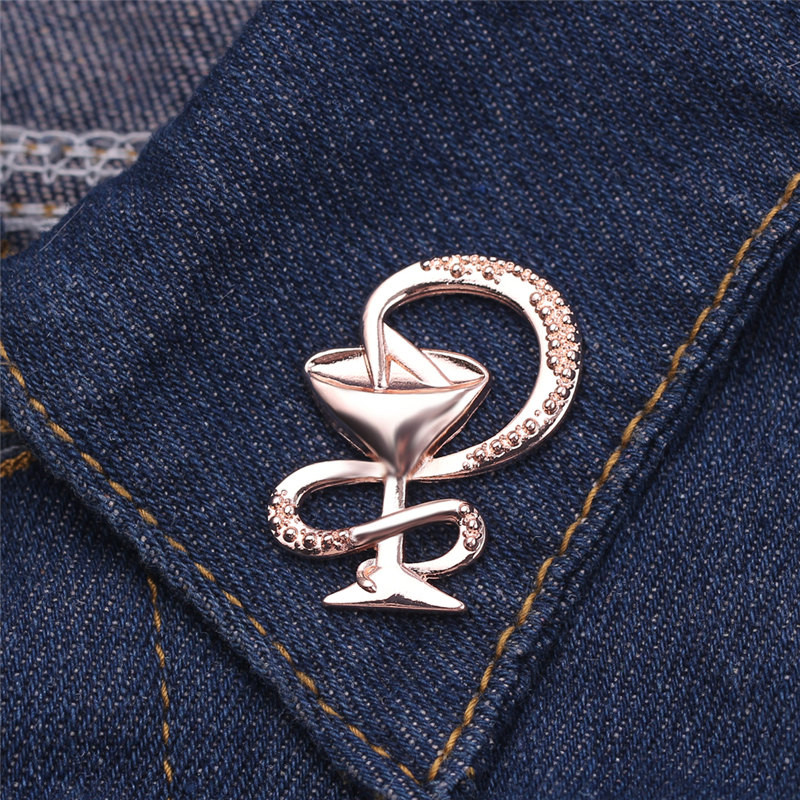 Noua cupă de șarpe email broșă doctor asistentă pin bărbați femei jachete denim guler insignă pin buton broșe accesorii geanți