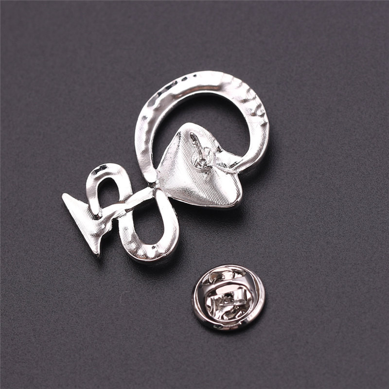 Noua cupă de șarpe email broșă doctor asistentă pin bărbați femei jachete denim guler insignă pin buton broșe accesorii geanți