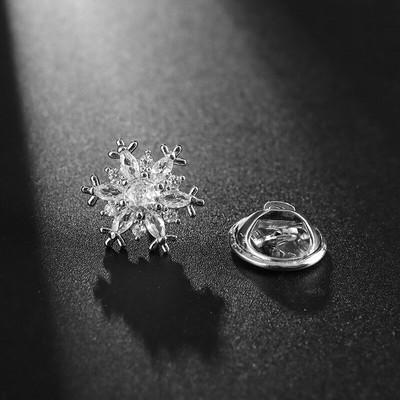 Új divat, kifinomult fényes hópehely berakásos teljes cirkon kis bross Elegáns női ing mandzsetta bross