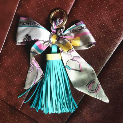 Eșarfe la modă de înaltă calitate Suport cheie panglică cu fundătură rafinată din piele PU ciucuri brelocuri femei geantă cu pandantiv breloc