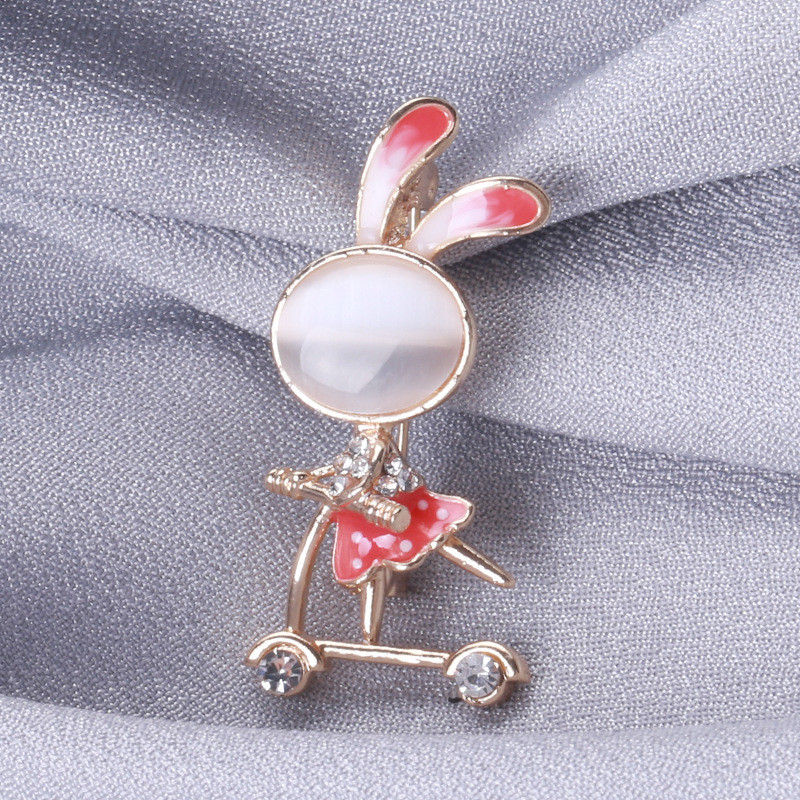 Broșe de iepuraș pe skateboard pentru femei, ace de iepure de desene animate, bijuterii pentru animale, accesorii pentru copii, cadou zilnic de petrecere