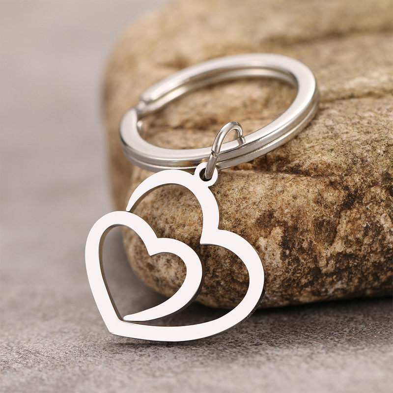Breloc din oțel inoxidabil Inimă suprapusă de culoare argintie Breloc de modă pentru chei de mașină Pandantiv pentru femei Bărbați Bijuterii Cadouri NOU