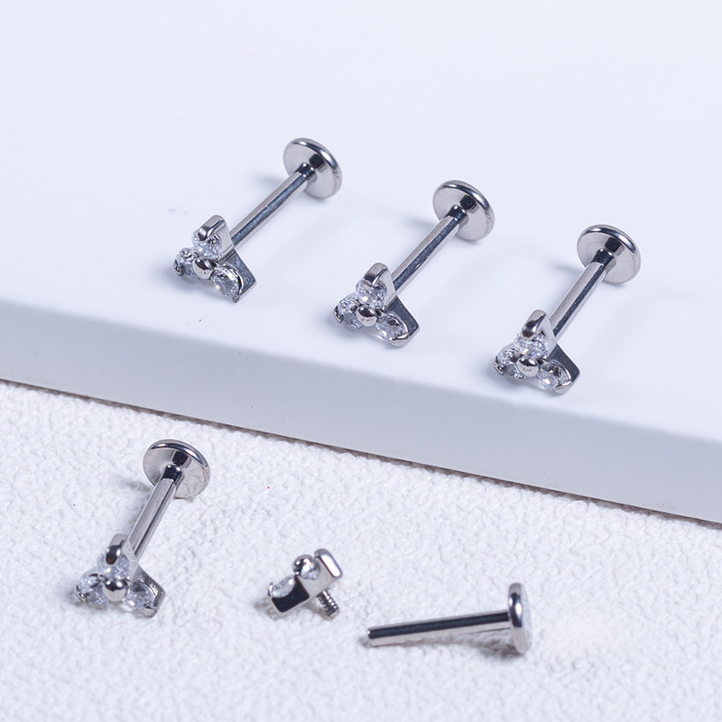 G23 Titanium Circon Stone Háromszög Labret Stud Stud Helix Fülporc fülbevaló PIERC fülcsavarok Ajakgyűrű Bar Piercing Ékszerek