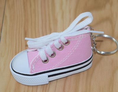 7,5 cm-es 3D újdonság vászon tornacipő teniszcipő kulcstartó kulcstartó medál parti ékszer autó szimuláció kulcstartó férfiaknak és nőknek