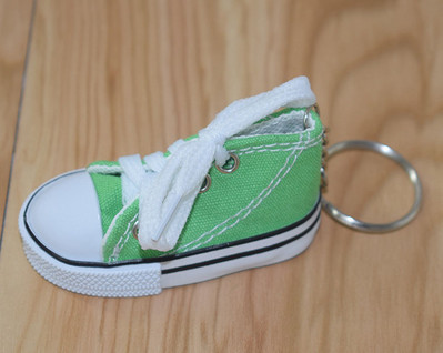 7,5 cm-es 3D újdonság vászon tornacipő teniszcipő kulcstartó kulcstartó medál parti ékszer autó szimuláció kulcstartó férfiaknak és nőknek
