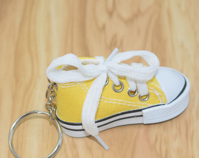 7,5 cm-es 3D újdonság vászon tornacipő teniszcipő kulcstartó kulcstartó medál parti ékszer autó szimuláció kulcstartó férfiaknak és nőknek